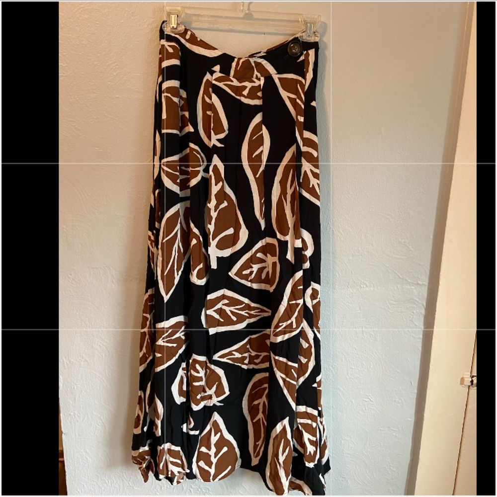 Who What Wear leaf patterned wrap maxi skirt size 4
